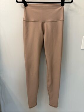 ALO Yoga Airlift High-Waist Leggings in Nude Taupe